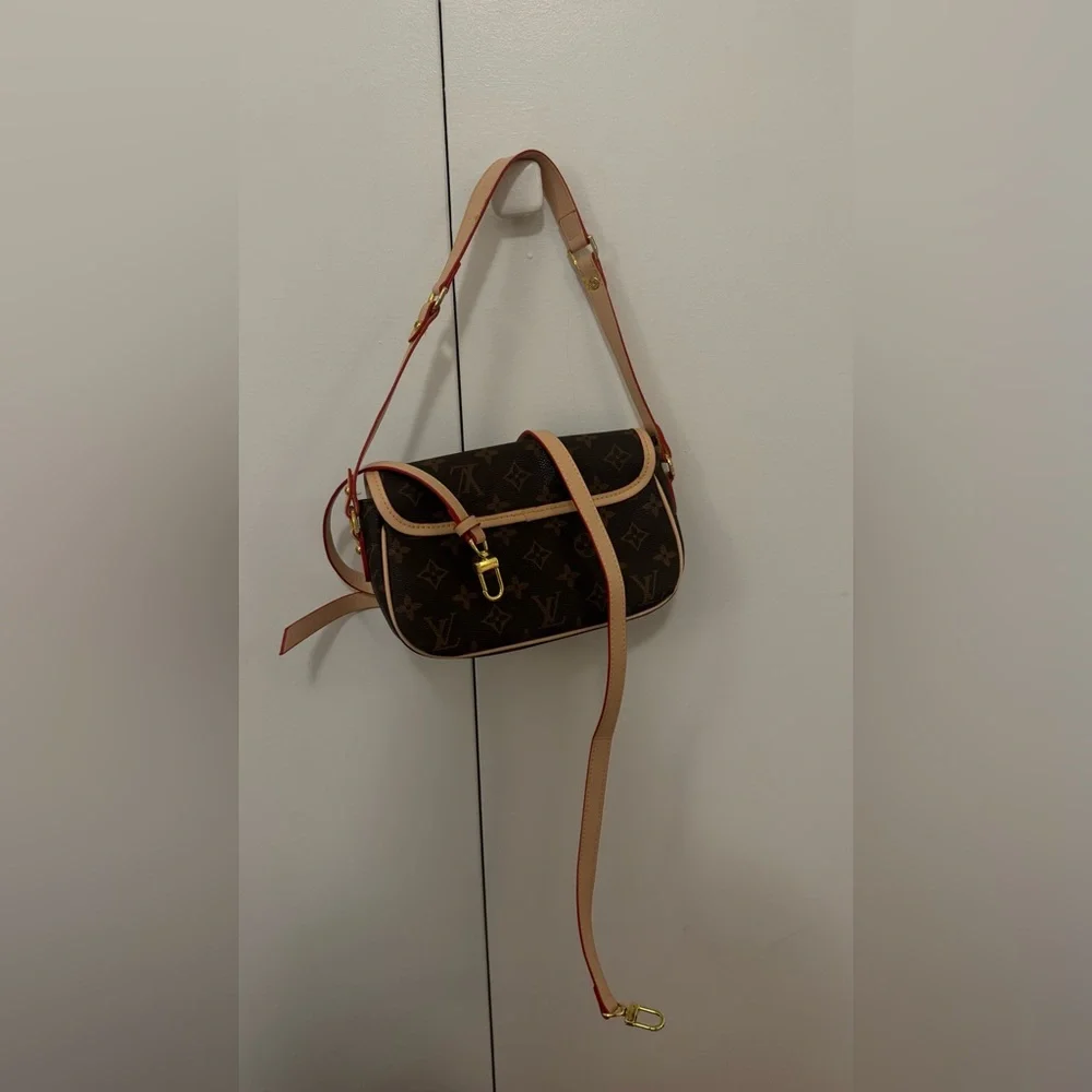 Brown monogrammed shoulder bag with red trim - Picture 4 of 4